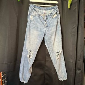 No Boundaries hole jeans- high waisted